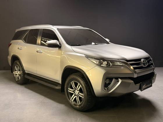 TOYOTA HILUX SW4 2.7 SRV 7 LUGARES 4X2 16V FLEX 4P AUTOMÁTICO TOYOTA HILUX SW4 2.7 SRV 7 LUGARES 4X2 16V FLEX 4P AUTOMÁTICO